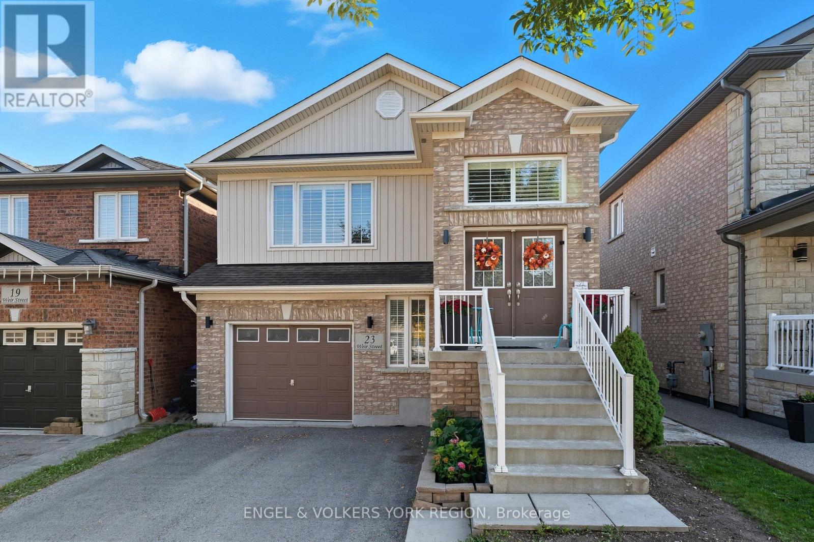 23 Weir St, Bradford West Gwillimbury, ON L3Z 0K6