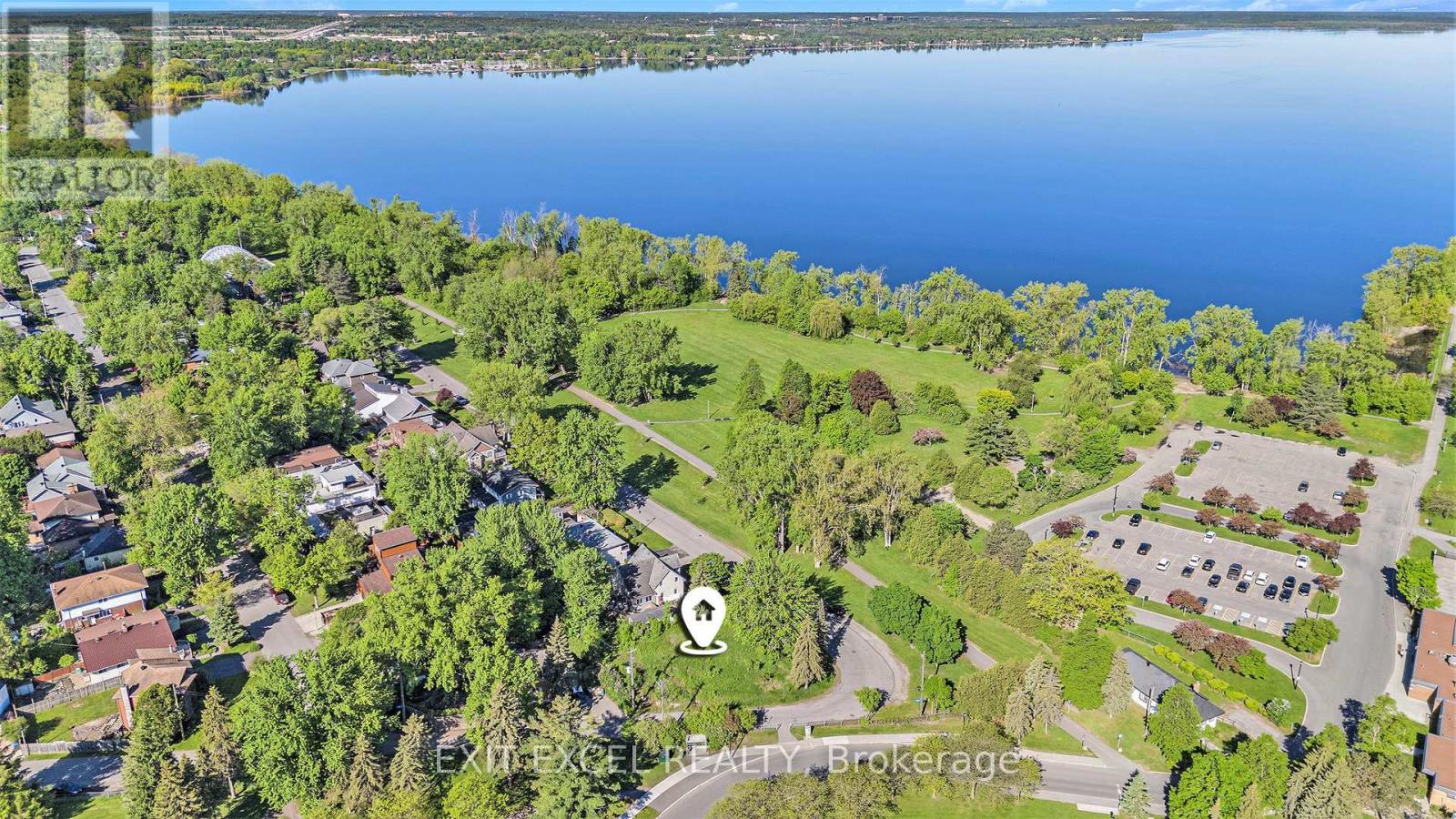 38 Farrow St, Ottawa, ON K2B 6E1