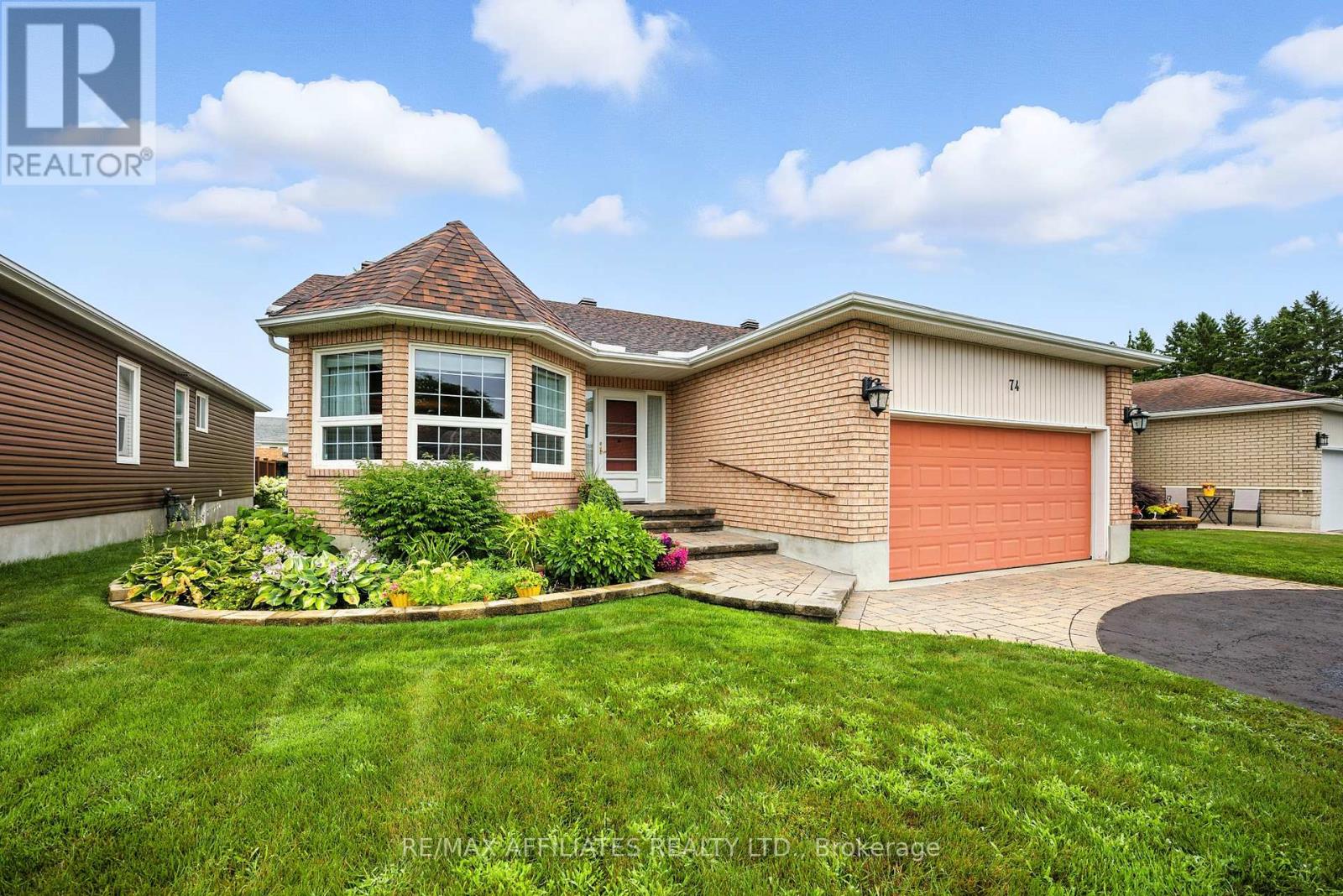 74 Decaria Blvd, Perth, ON K7H 3R3