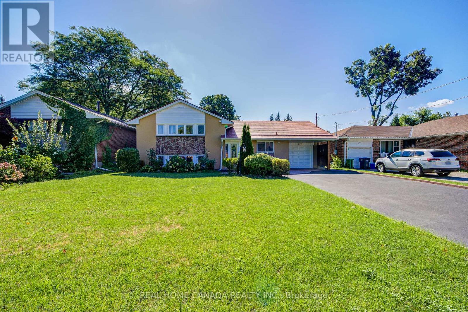 29 Ellesboro Dr, Mississauga, ON L5N 1C3