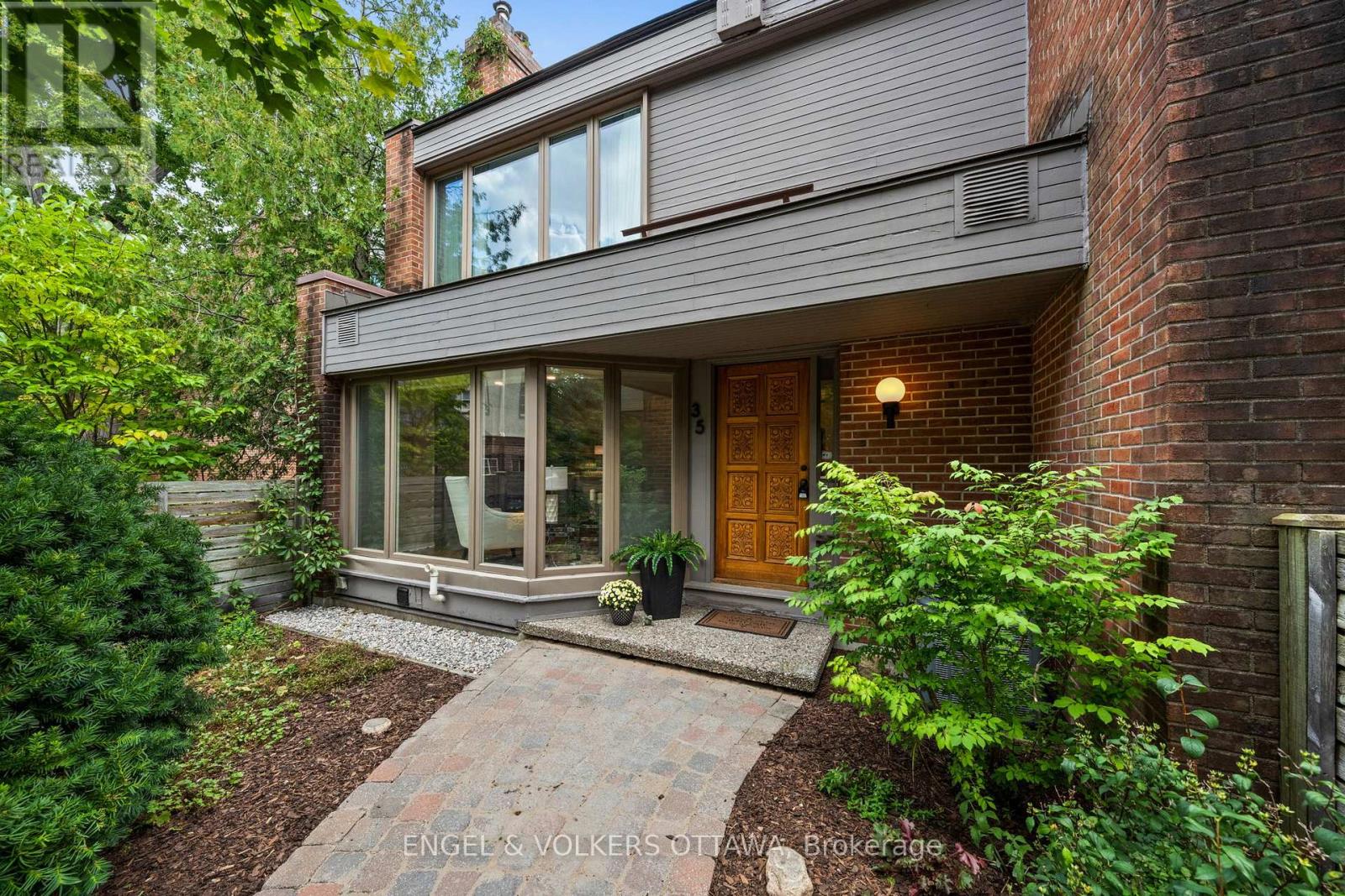 35 35 Belvedere Cres, Ottawa, ON K1M 0E5