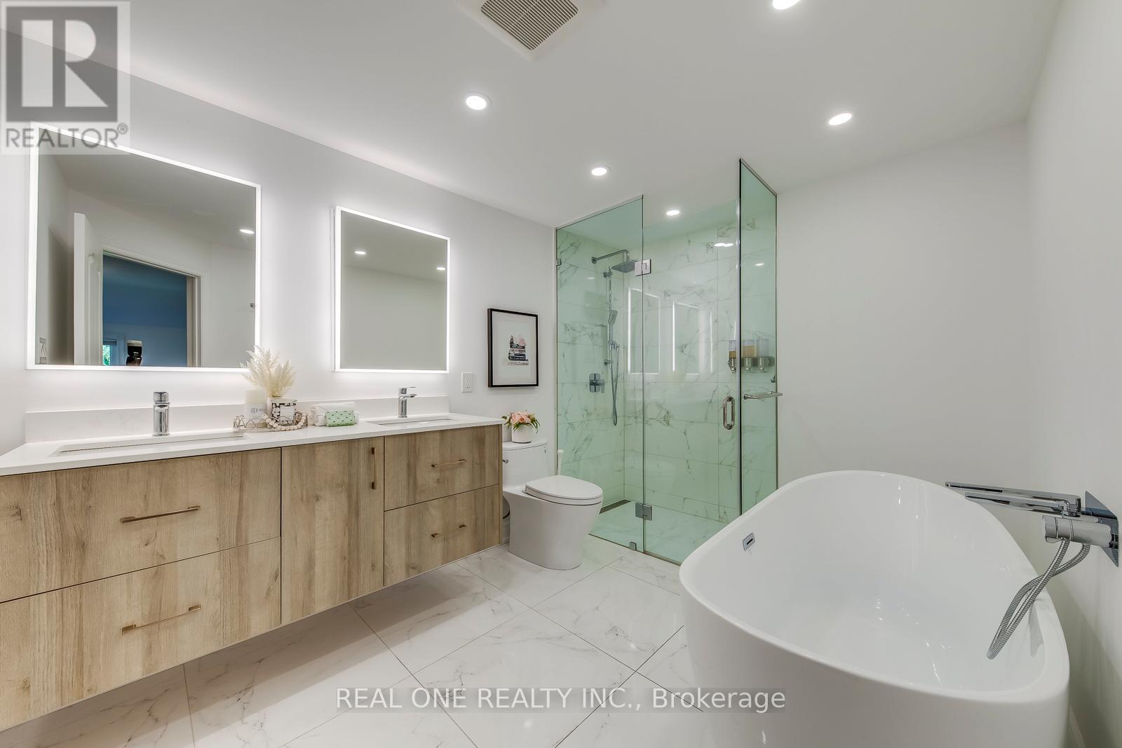 3291 Fieldgate Dr, Mississauga, ON L4X 2H9