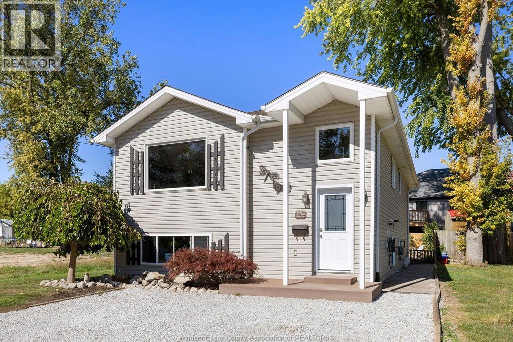 294 Erieview, Kingsville, ON N9Y 1M4