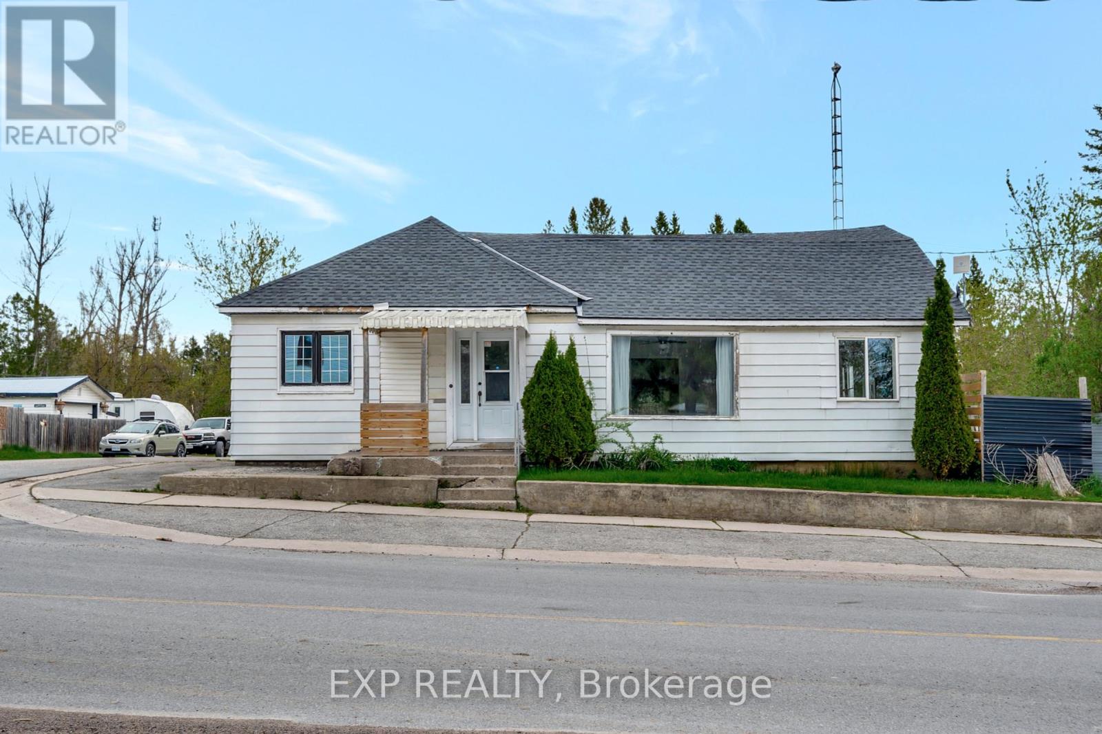 50 Queen St, Tweed, ON K0K 2L0