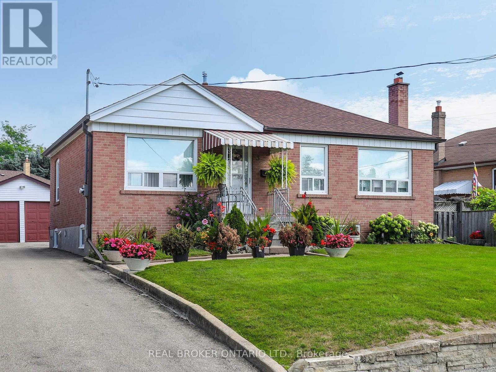 3 Fairweather Rd, Toronto Brookhaven-amesbury, ON M6M 4C8
