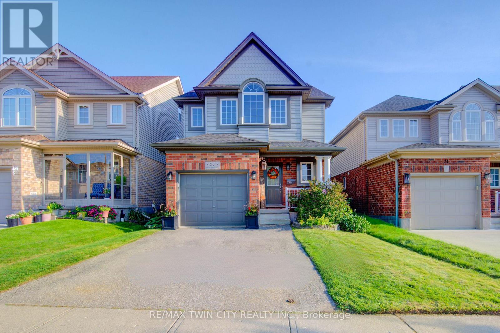 27 Olivewood Way, Cambridge, ON N3C 4N9