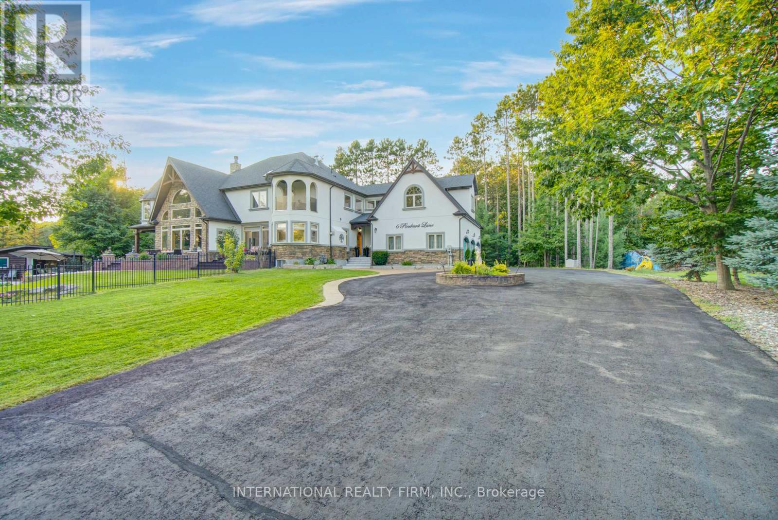 6 Pinehurst Ln, Springwater, ON L0L 1Y2