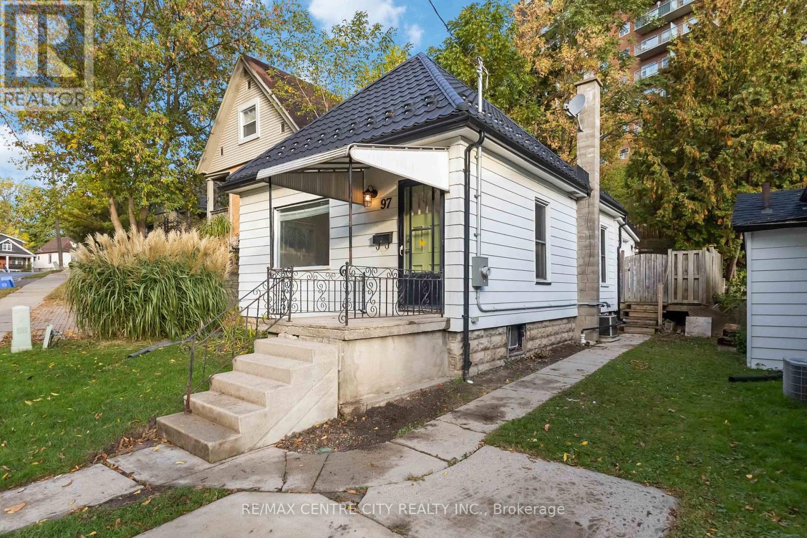 97 Walnut St, London, ON N6H 1C3