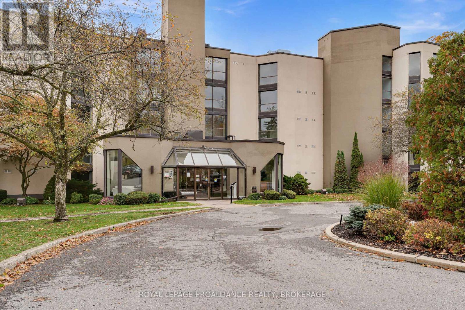 302 50 Market St, Gananoque, ON K7G 2M3