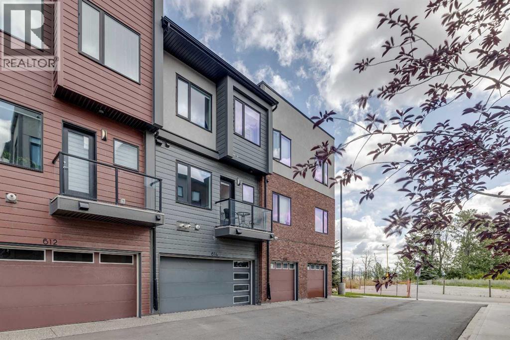 614 Greenbriar Common NW, Calgary, AB T3B 6J2