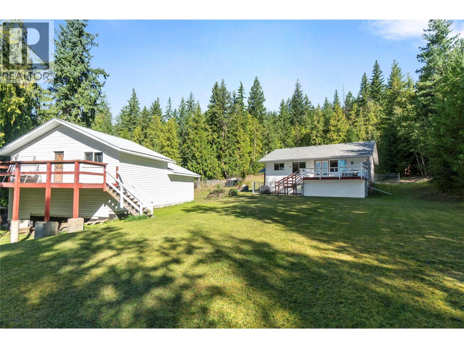 6803 Magna Bay Dr, Magna Bay, BC V0E 1M7