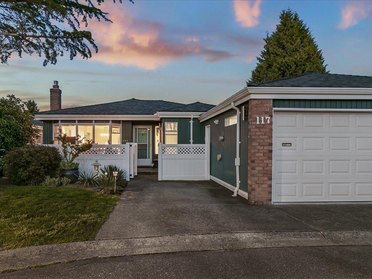 14271 18a Avenue Unit 117, Surrey, BC V4A 7N8