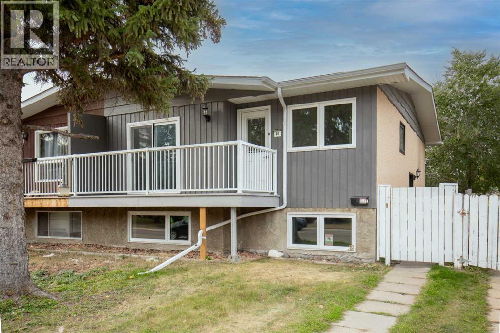 36 Page Ave, Red Deer, AB T4P 1J8