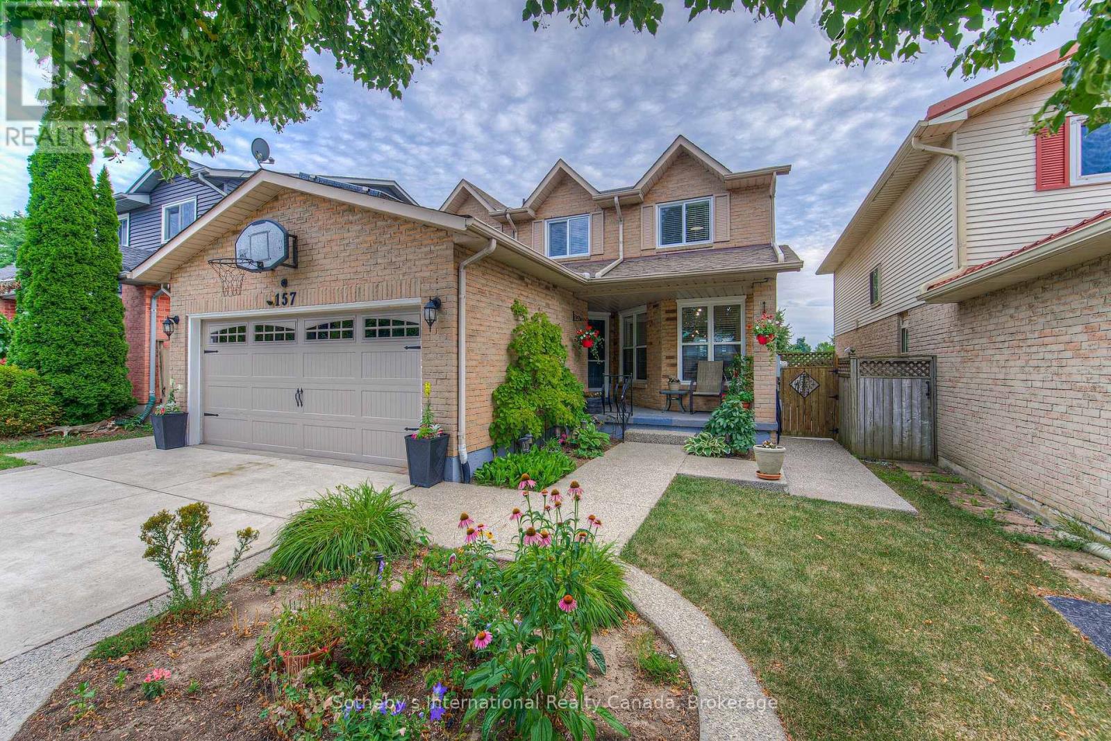 157 Twin Cres, Hamilton, ON L8W 3A7