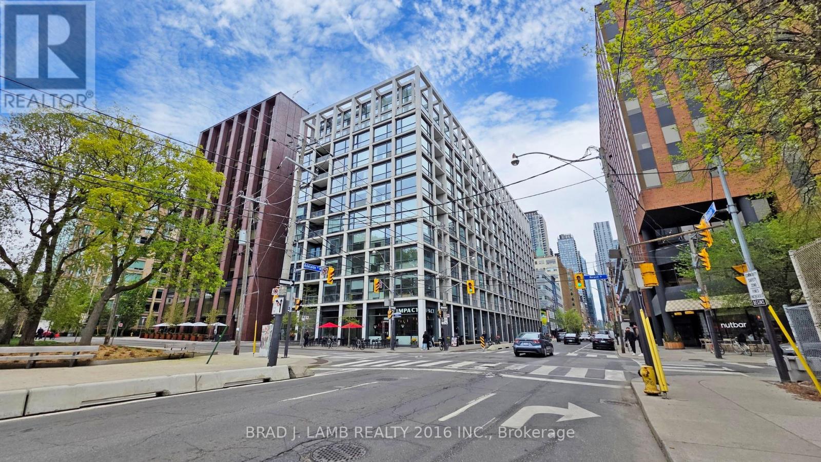 518 39 Brant St W, Toronto, ON M5V 0M8