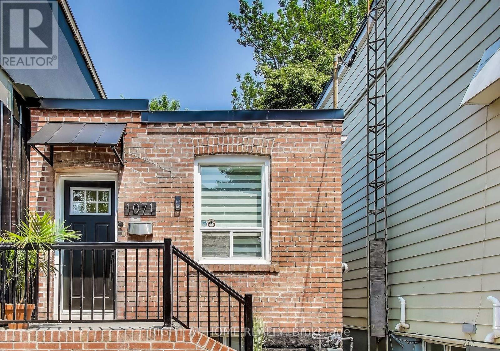 1071 Craven Rd, Toronto, ON M4J 4V7