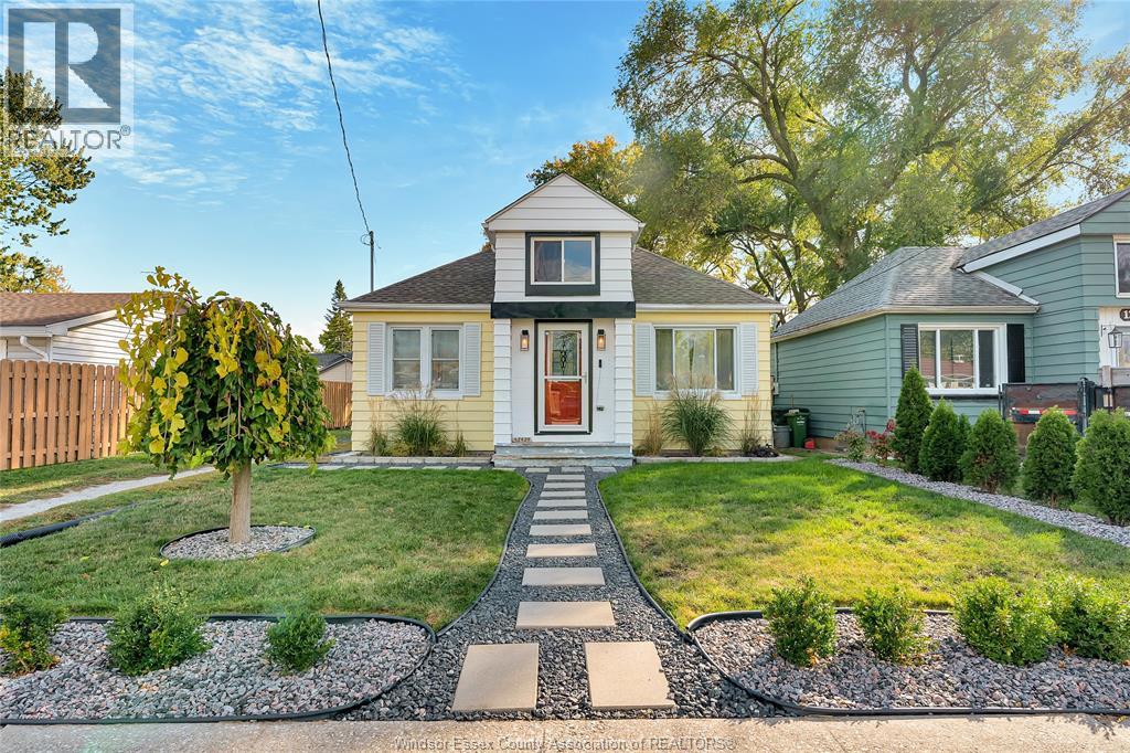 12429 Mcnorton St, Tecumseh, ON N8N 1J7