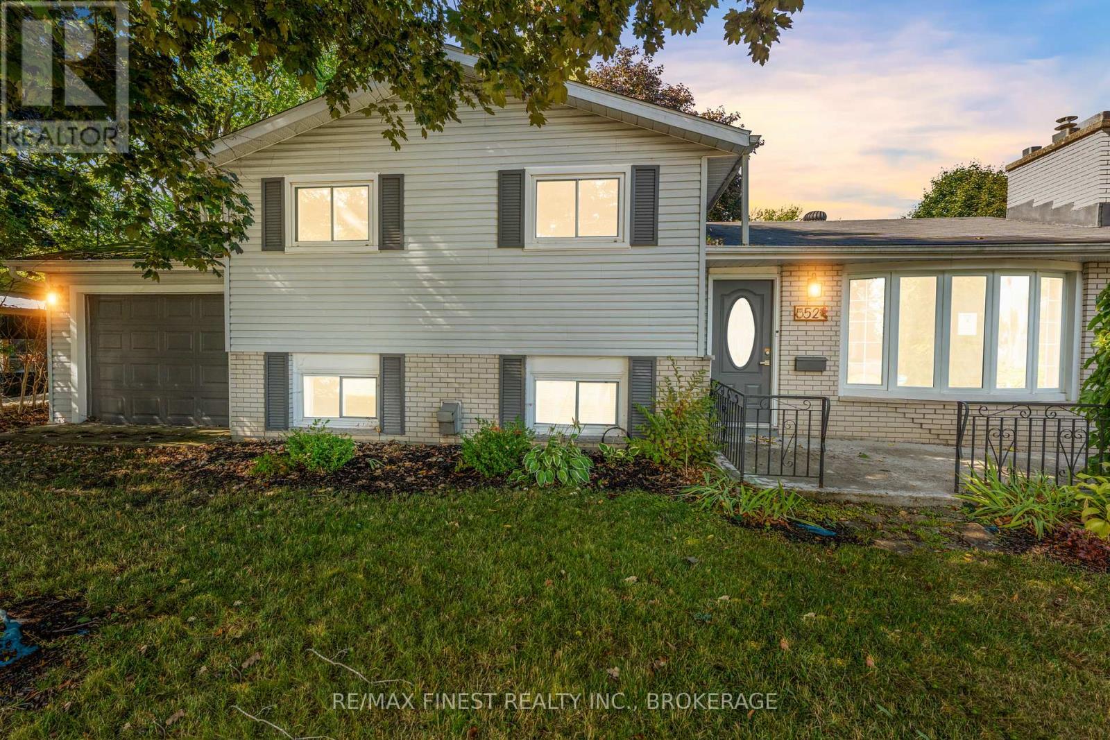 52 Windsor Dr, Brockville, ON K6V 3H6