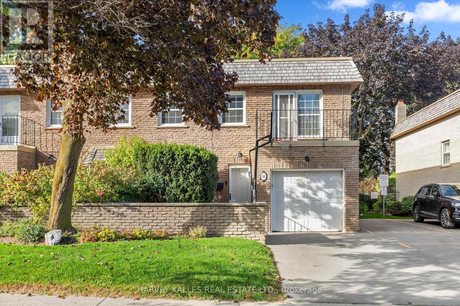 18 Farmstead Rd, Toronto, ON M2L 2G2
