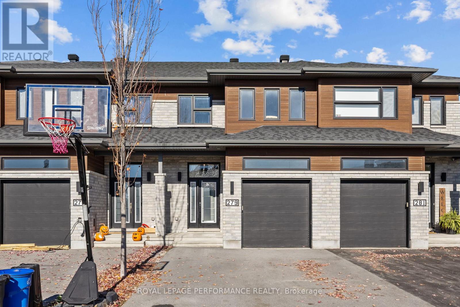 279 Belfort St, Russell, ON K0A 1W0
