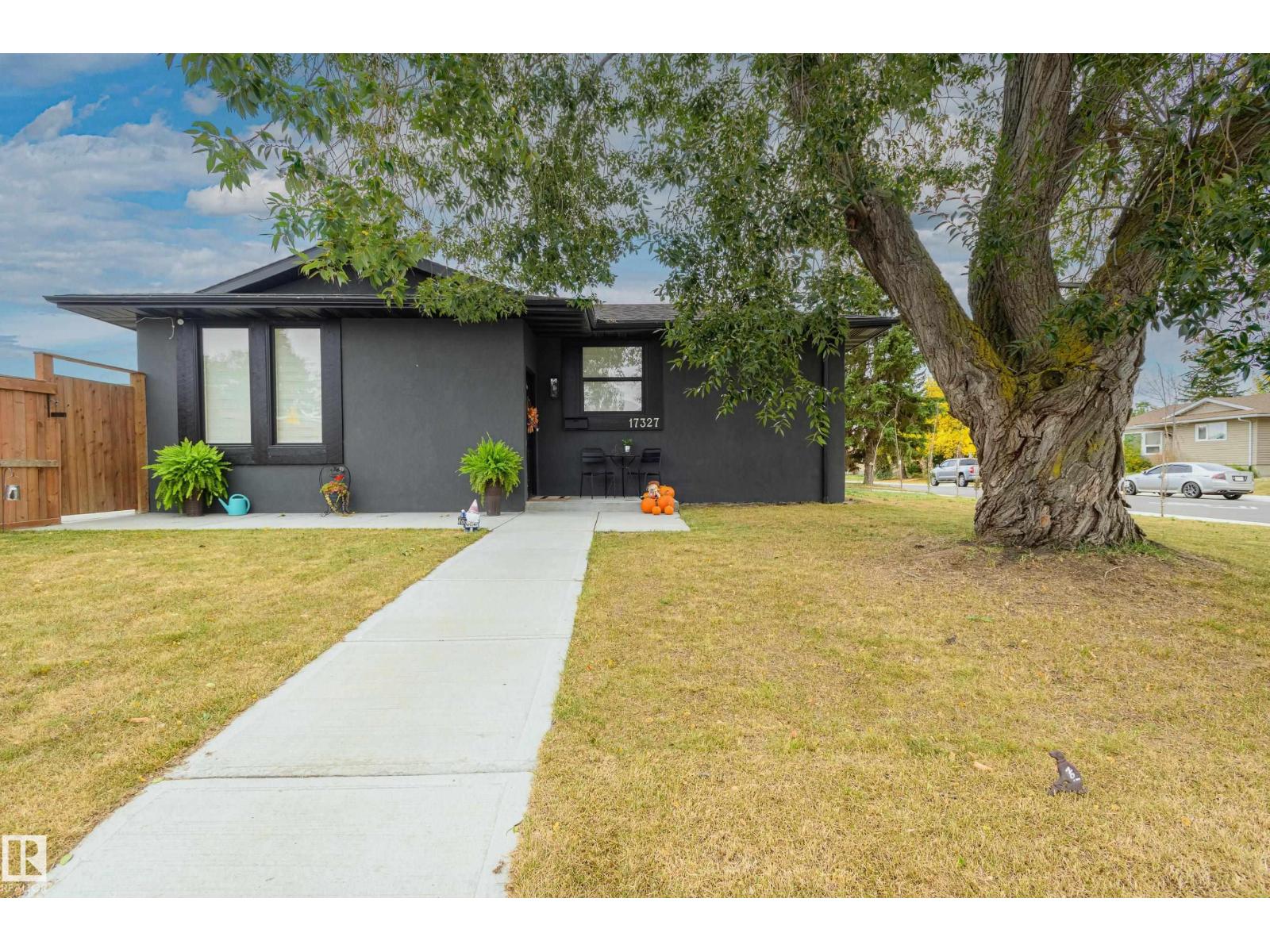 106 St Nw Unit 17327, Edmonton, AB T5X 3W9
