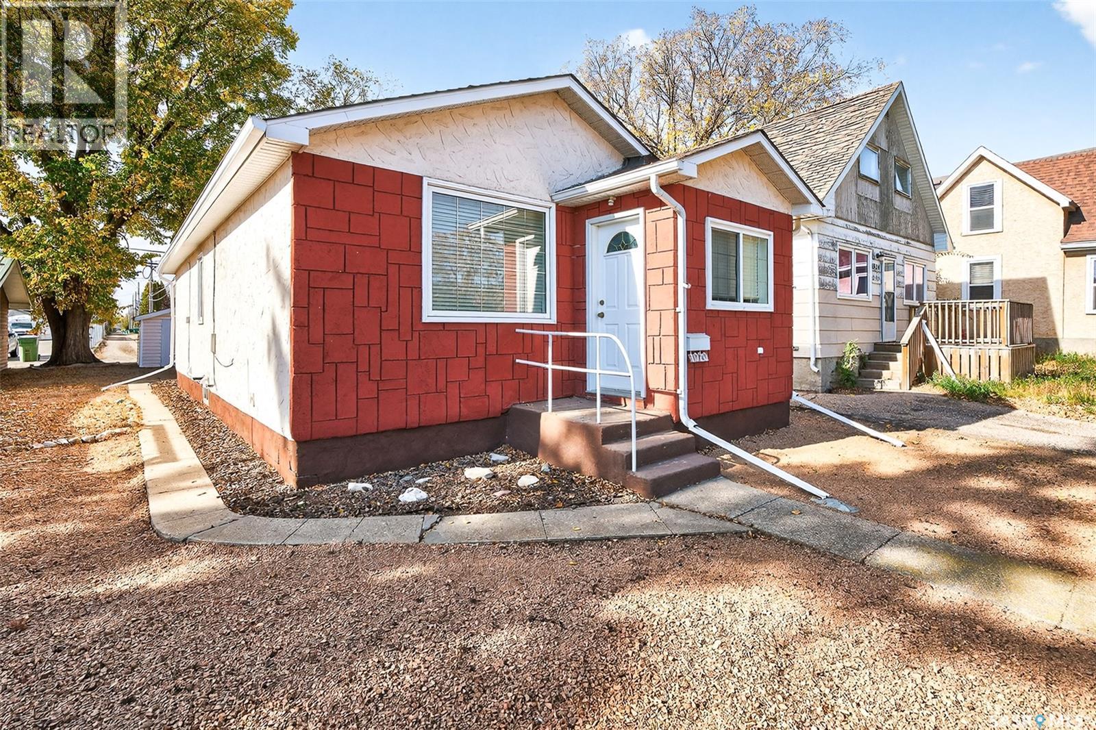 1020 9th Avenue Northwest, Moose Jaw, SK S6H 4J5