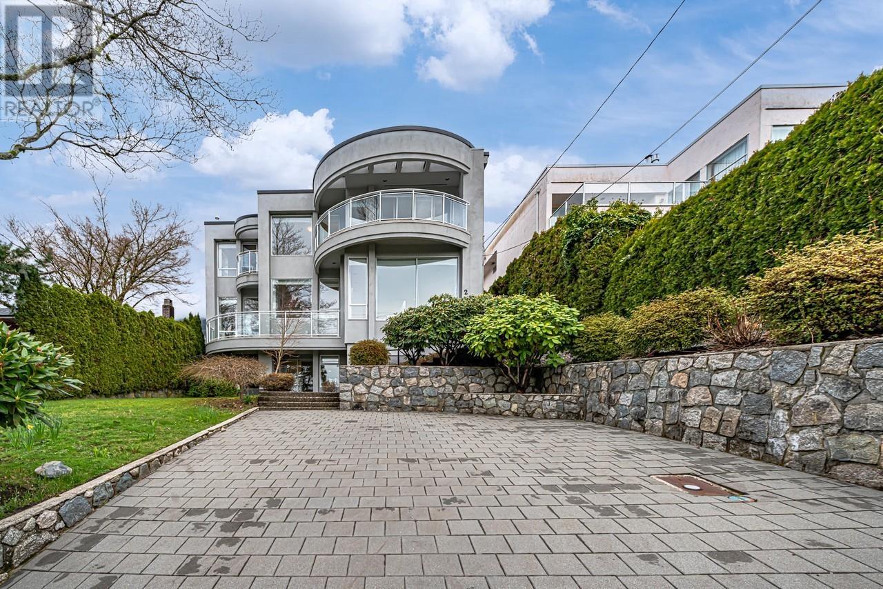2135 Lawson Ave, West Vancouver, BC V7V 2E1