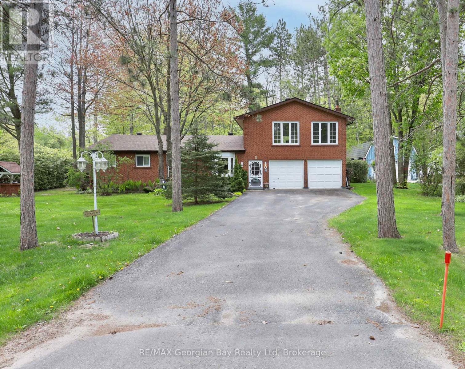1 Lindale Ave, Tiny, ON L9M 0J2