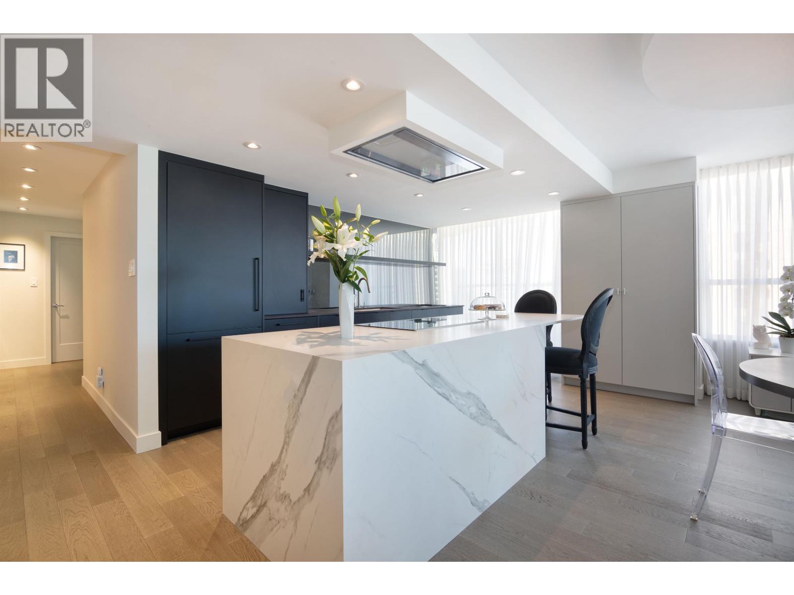 717 Jervis Street Unit 1001, Vancouver, BC V6E 4L5