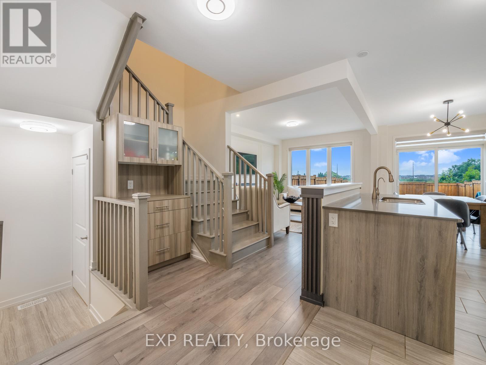 1476 Rose Way, Milton, ON L9T 7E7