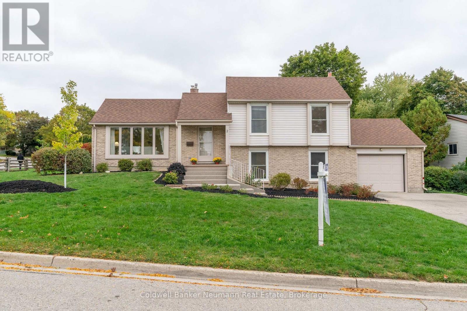 2 Lisa Ln, Guelph, ON N1H 7H7