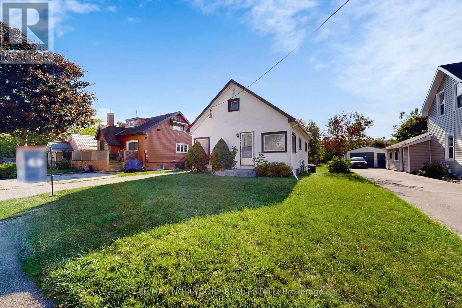51 Simcoe St, Orillia, ON L3V 1G5