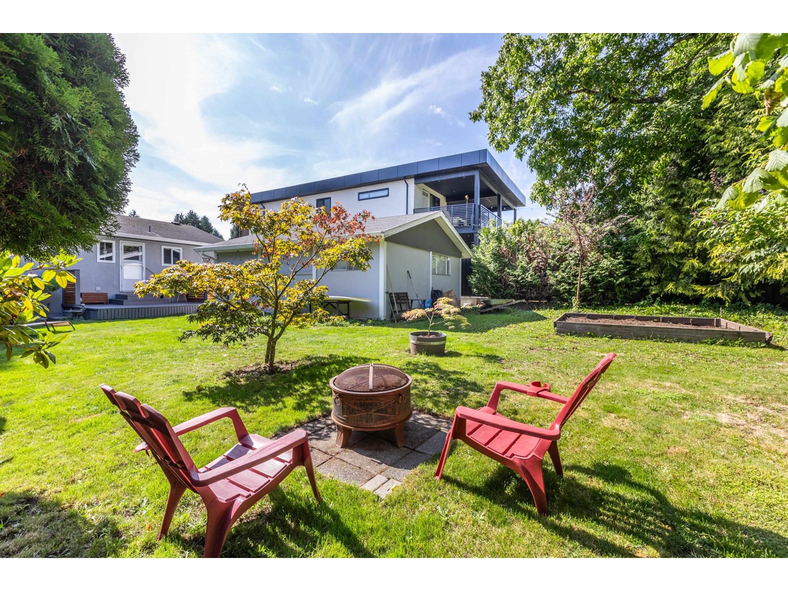 15873 Vine Ave, White Rock, BC V4B 2T5