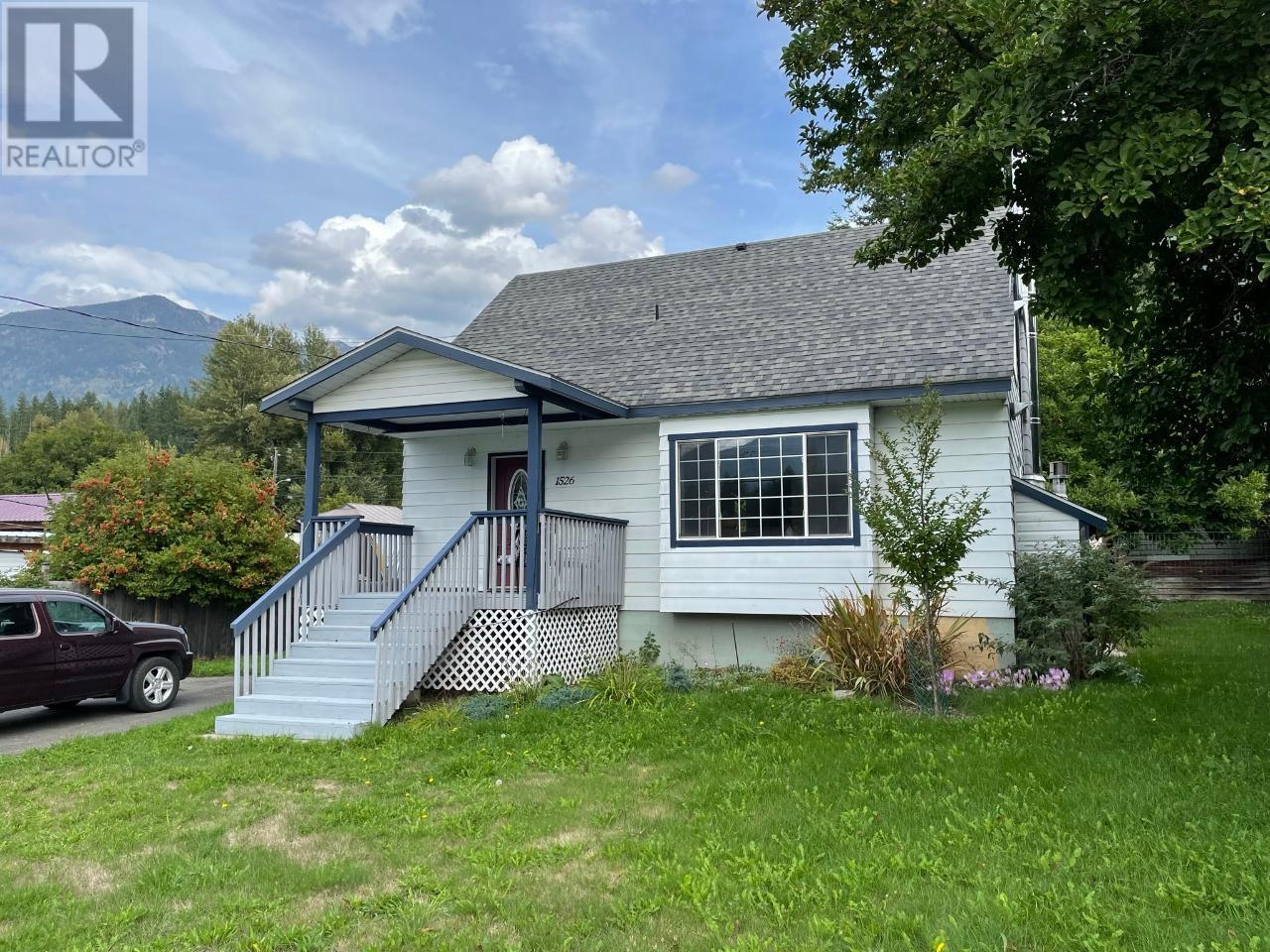 1526 Eastman Ave, Riondel, BC V0B 2B0