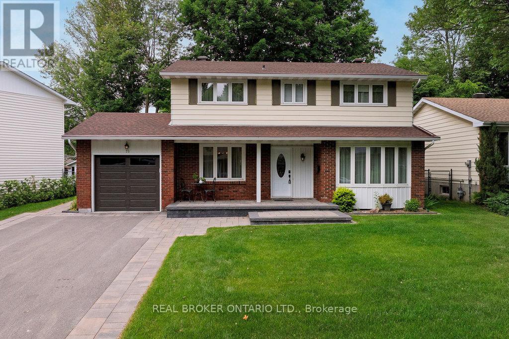 31 Oakhurst Cres, Ottawa, ON K1B 4A5