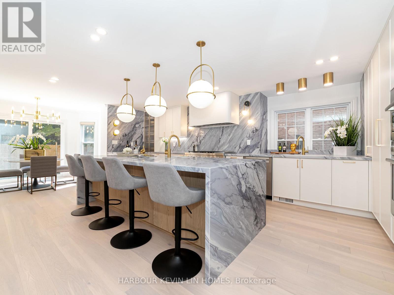19 Willett Cres, Richmond Hill, ON L4C 7W1