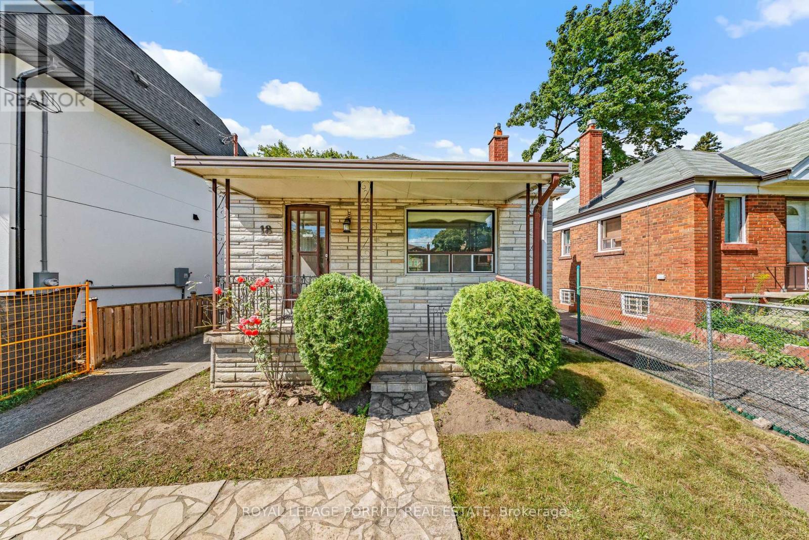 18 Stephen Dr, Toronto, ON M8Y 3M6