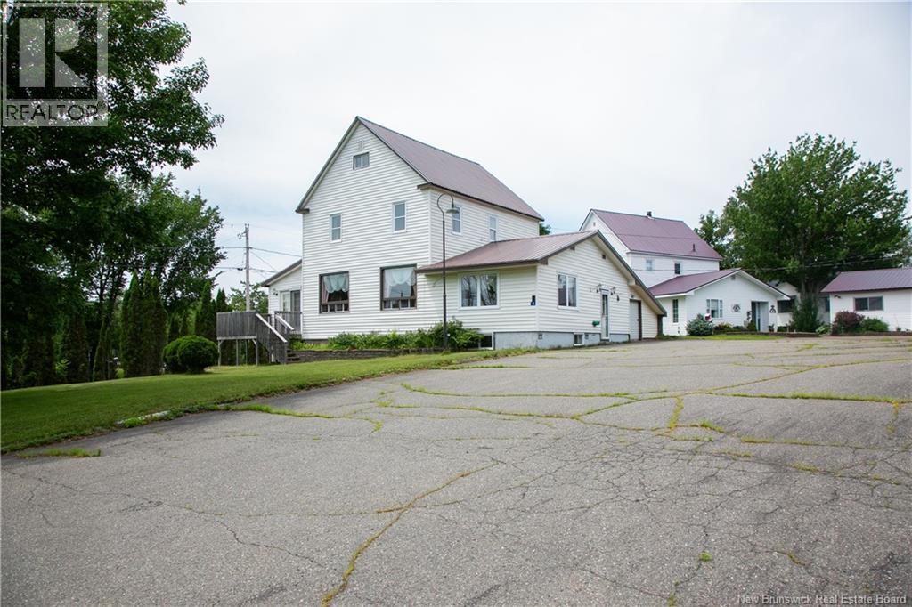 4 Cedar St, McAdam, NB E6J 1V6