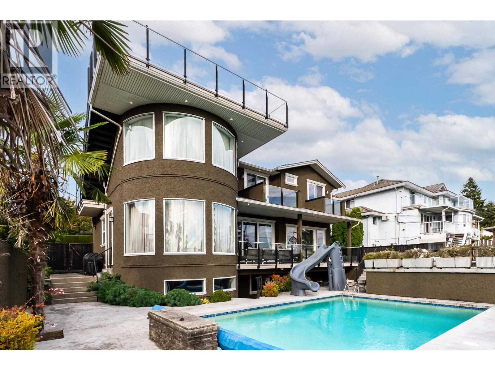 5290 Pandora St, Burnaby, BC V5B 1L6