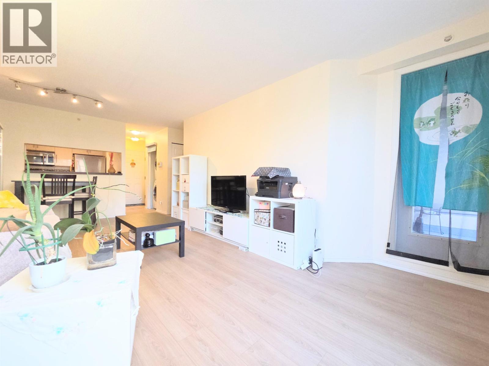 5189 Gaston Street Unit 301, Vancouver, BC V5R 6C7