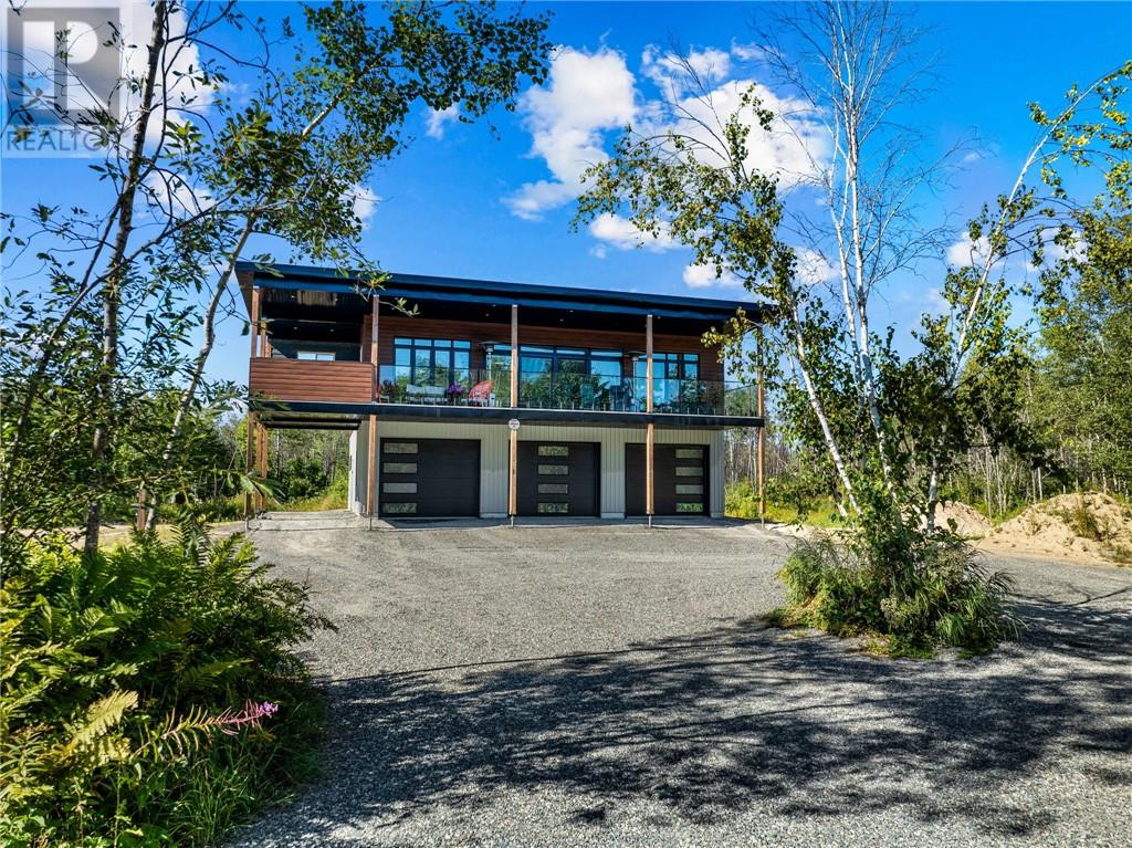 1836 Yorkshire Dr, Val Caron, ON P3N 1R9
