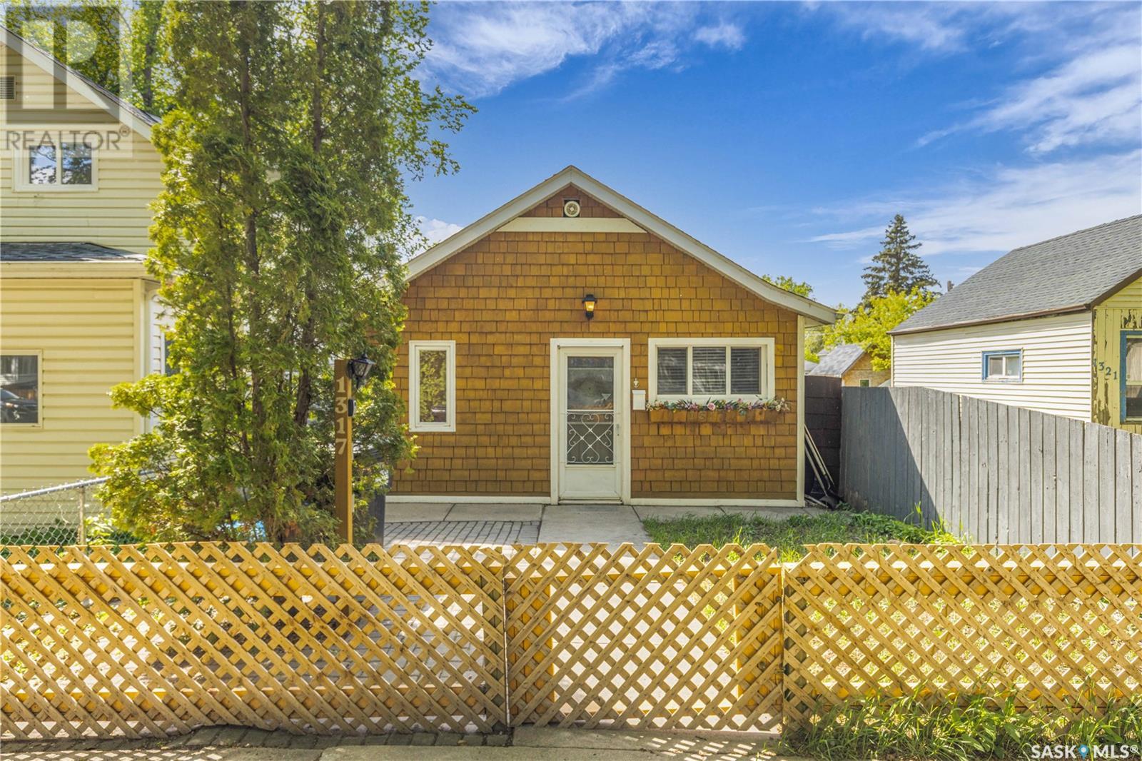 1317 G Ave N, Saskatoon, SK S7L 2A6