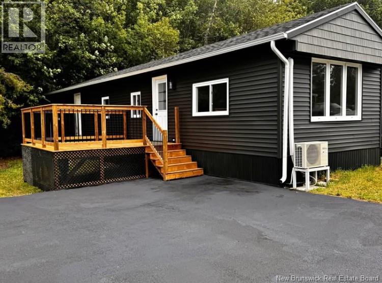 21 Cascade Ave, Moncton, NB E1E 2J8