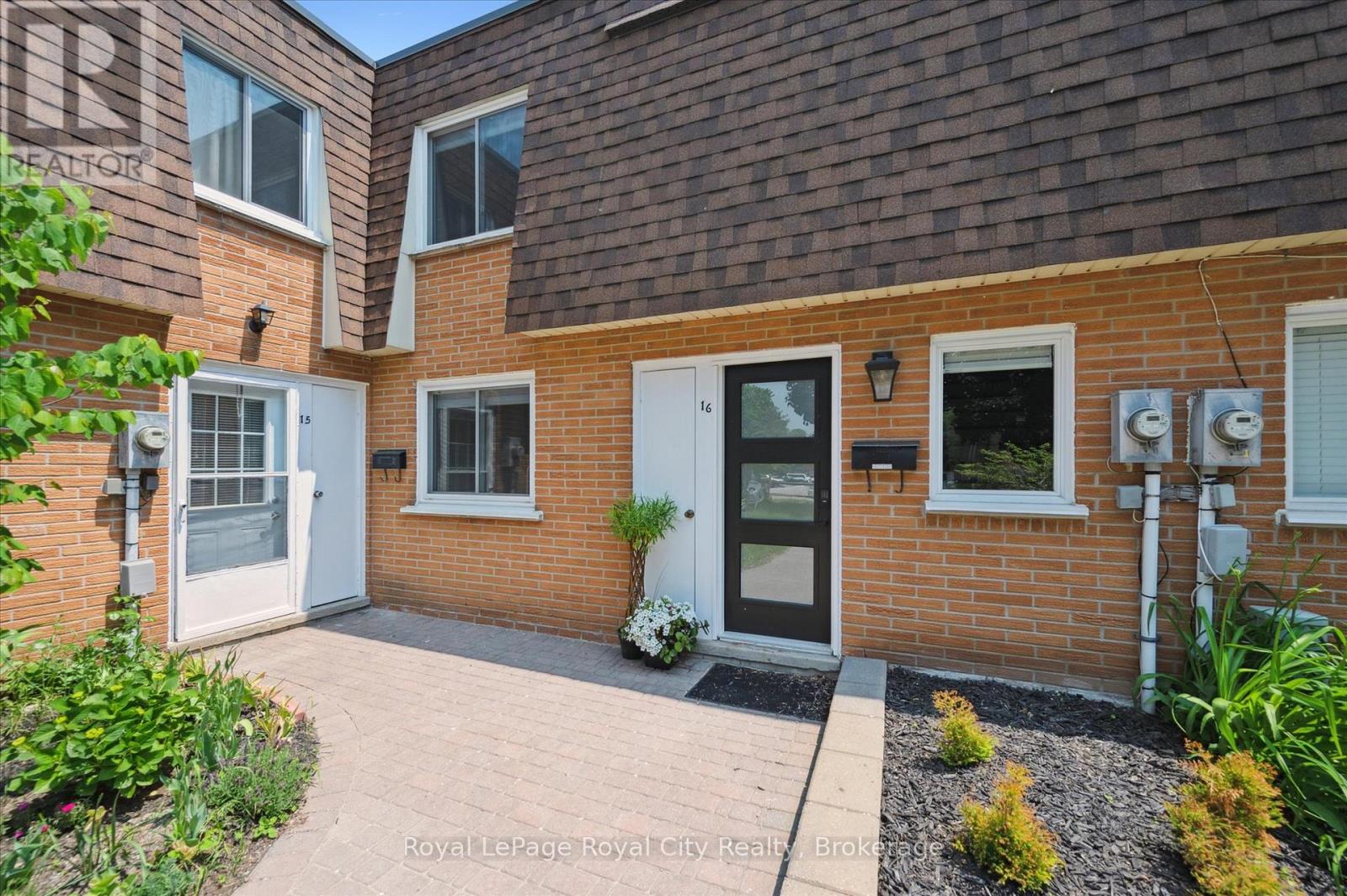 16 120 Country Club Dr, Guelph, ON N1E 3K7