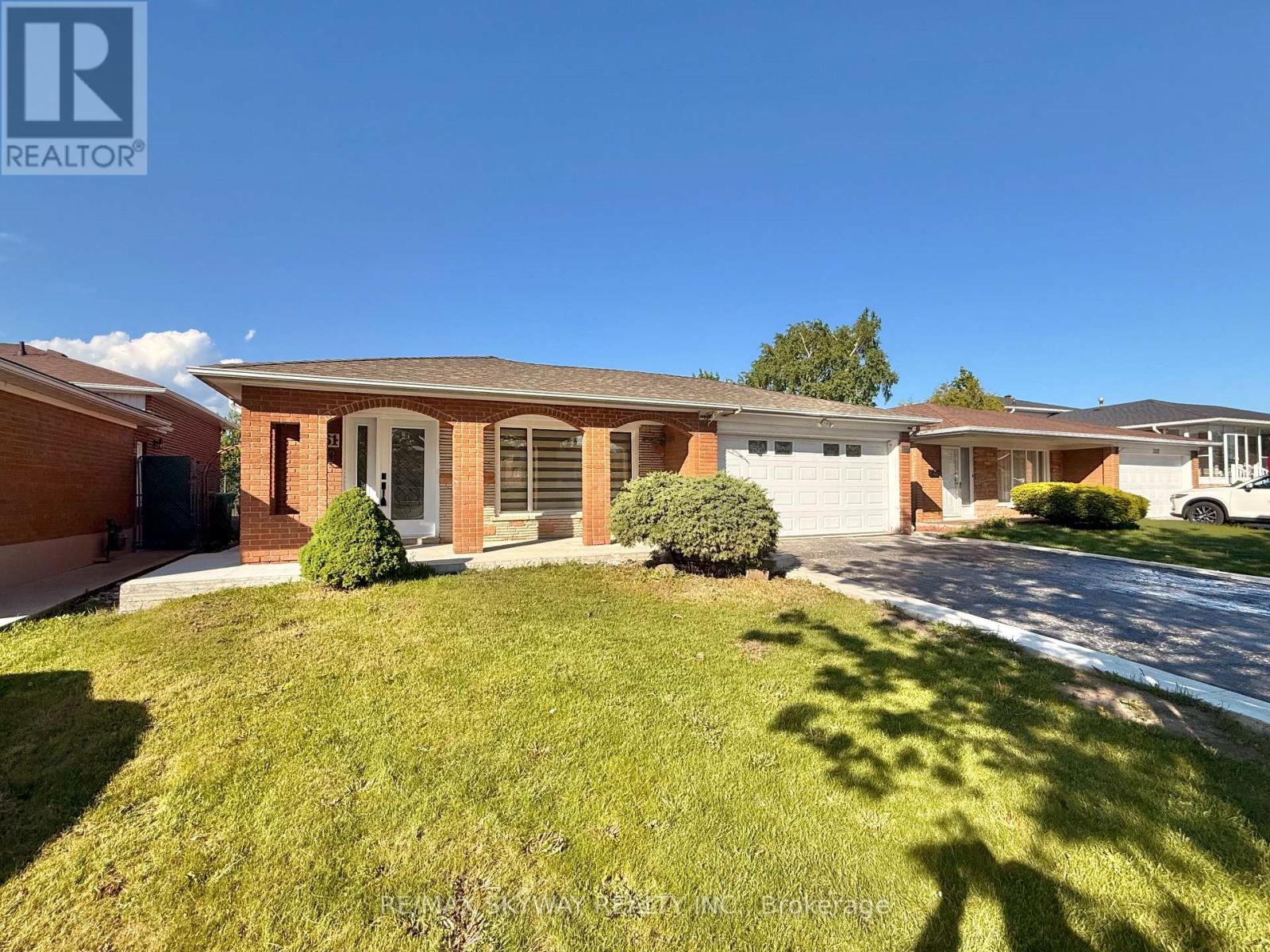 7461 Netherwood Rd, Mississauga, ON L4T 2N7