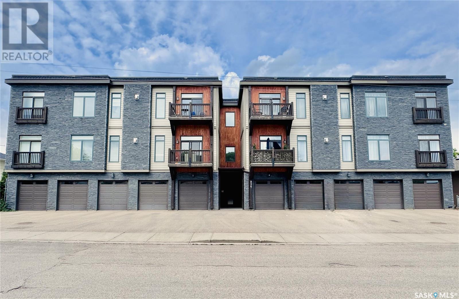 936 Montgomery St, Moose Jaw, SK S6H 2W8