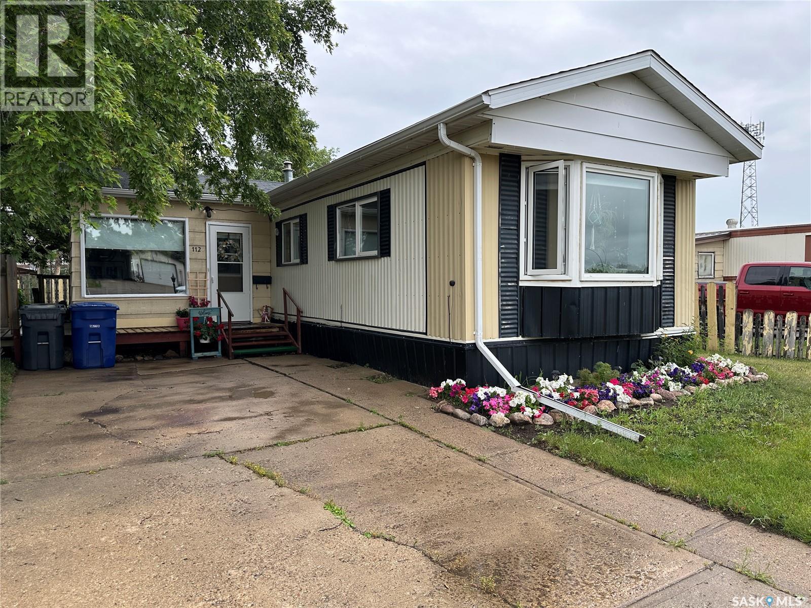 112 17 Street, Weyburn, SK S4H 2N4