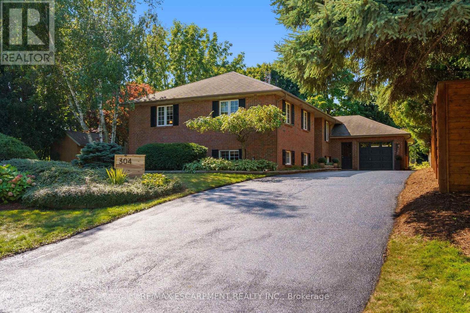 304 Central Ave, Grimsby, ON L3M 5J1