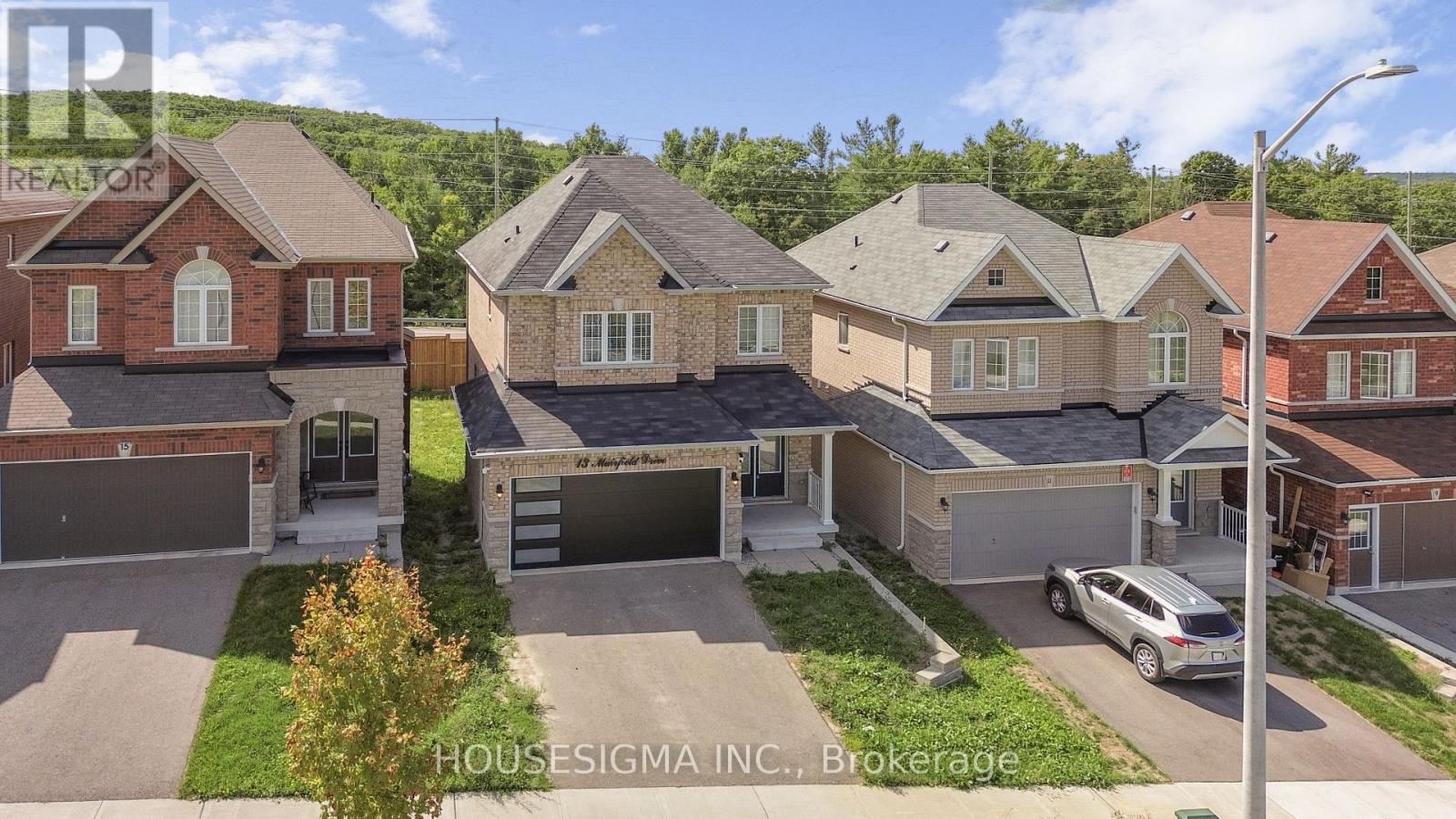 13 Muirfield Dr, Barrie, ON L4N 5E9