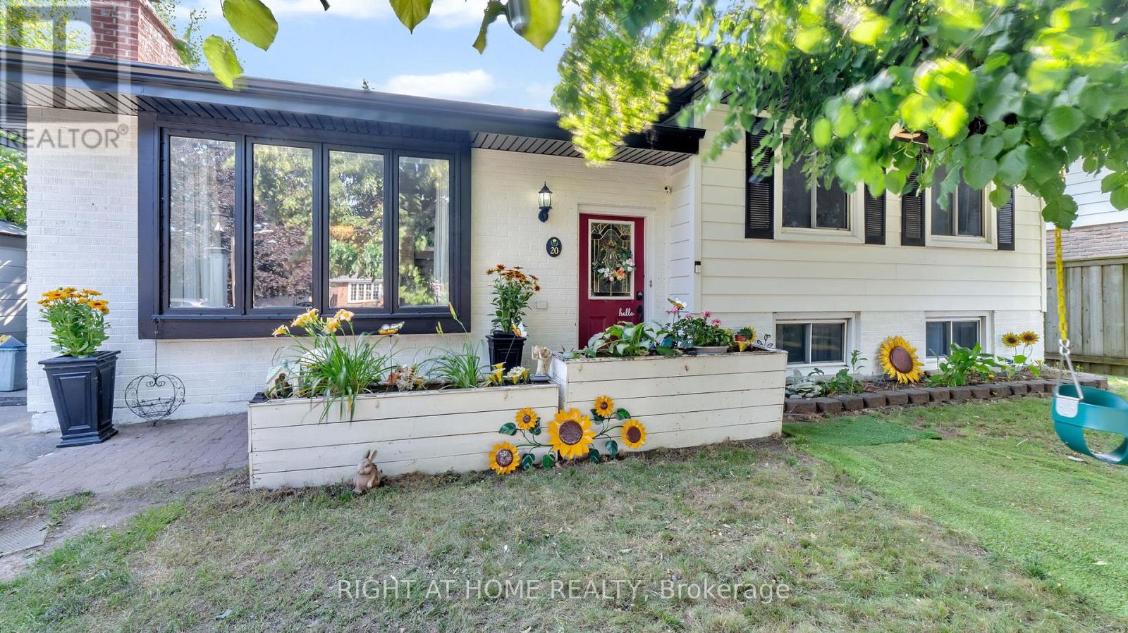 20 Cardiff Ct, Whitby, ON L1N 5N9